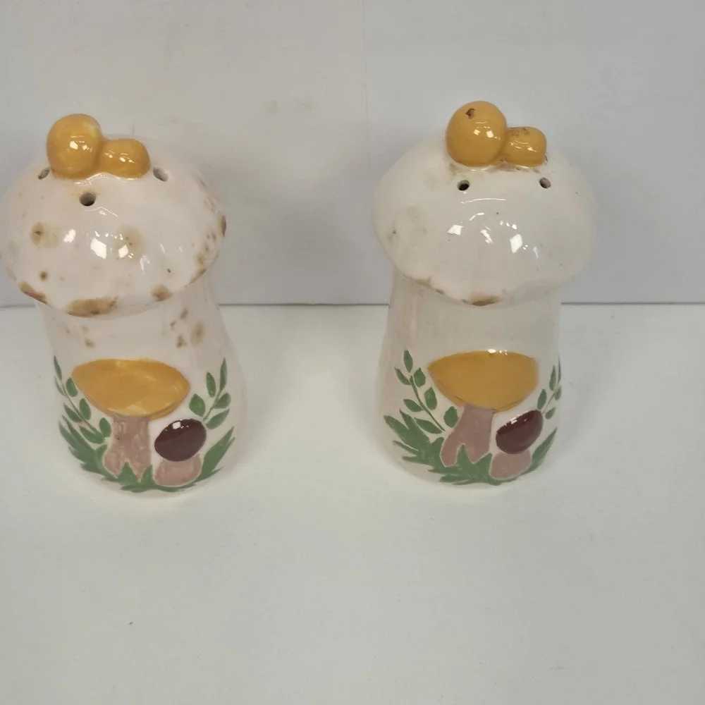Vintage Mushroom Salt And Pepper Shakers  1974 4.5